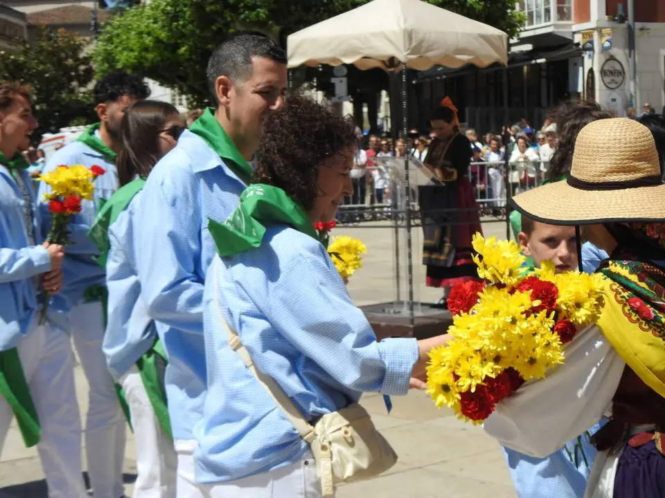 OFRENDA FLORAL BURGOS 29 DE JUNIO (98)