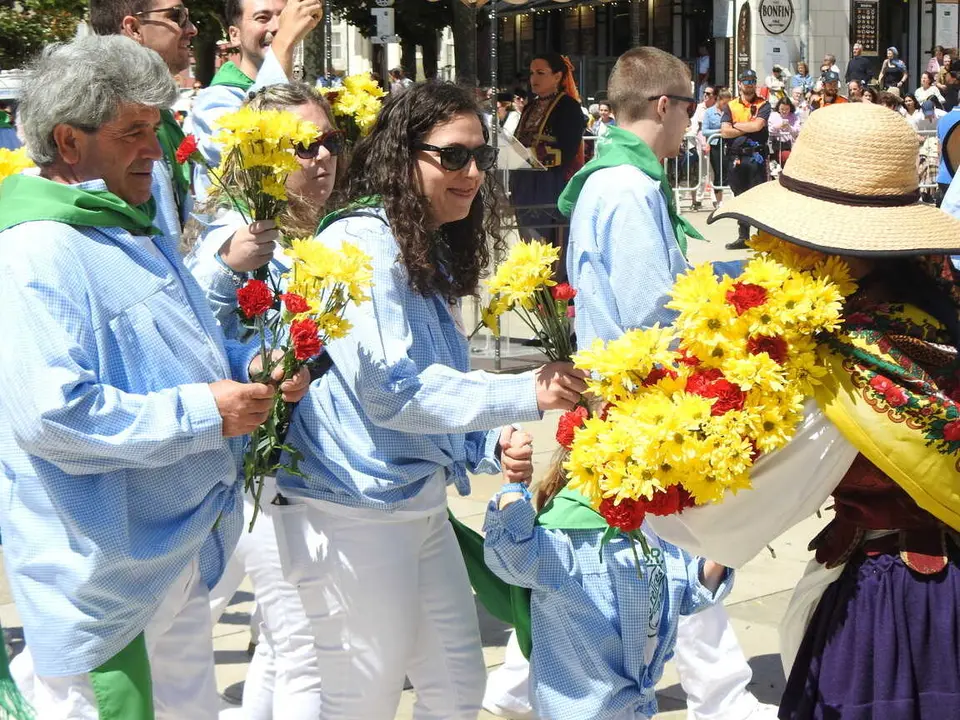 OFRENDA FLORAL BURGOS 29 DE JUNIO (99)