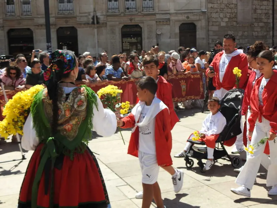 OFRENDA FLORAL BURGOS 29 DE JUNIO (100)