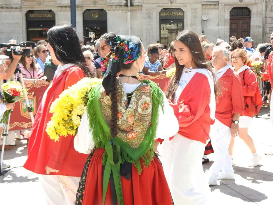 OFRENDA FLORAL BURGOS 29 DE JUNIO (101)