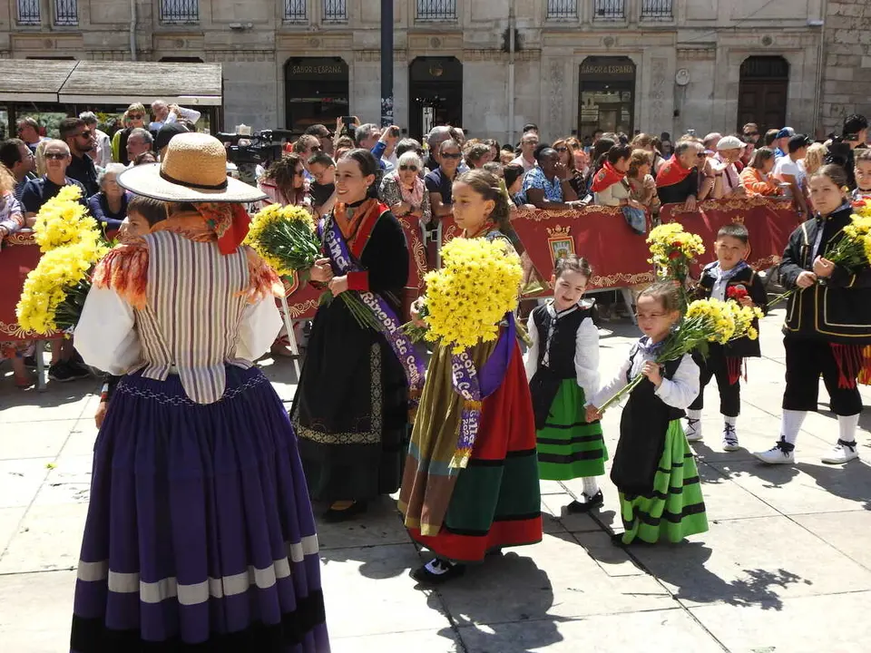 OFRENDA FLORAL BURGOS 29 DE JUNIO (103)