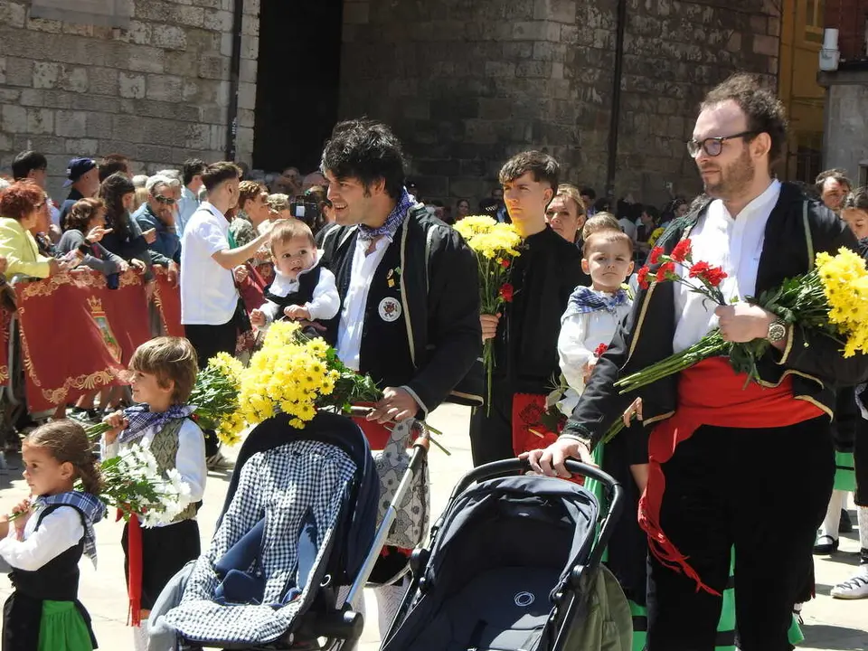 OFRENDA FLORAL BURGOS 29 DE JUNIO (104)