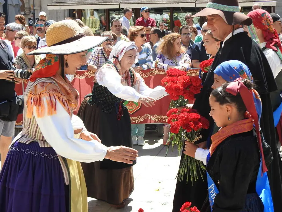 OFRENDA FLORAL BURGOS 29 DE JUNIO (111)