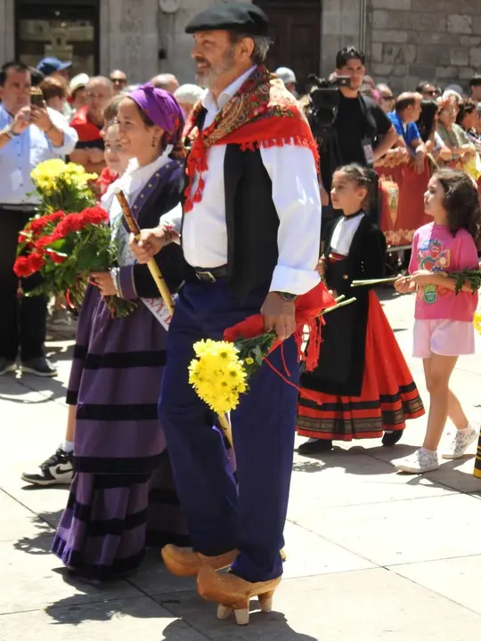 OFRENDA FLORAL BURGOS 29 DE JUNIO (121)