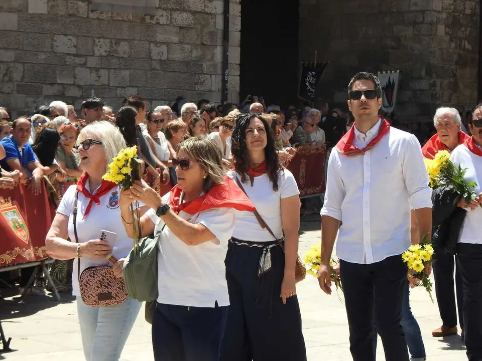 OFRENDA FLORAL BURGOS 29 DE JUNIO (122)