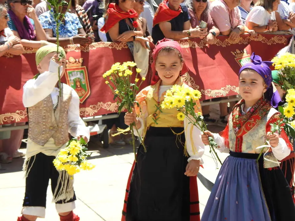 OFRENDA FLORAL BURGOS 29 DE JUNIO (130)