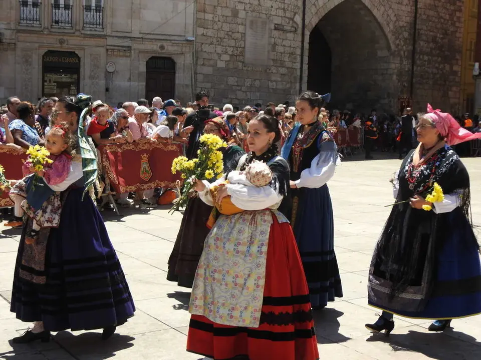 OFRENDA FLORAL BURGOS 29 DE JUNIO (132)