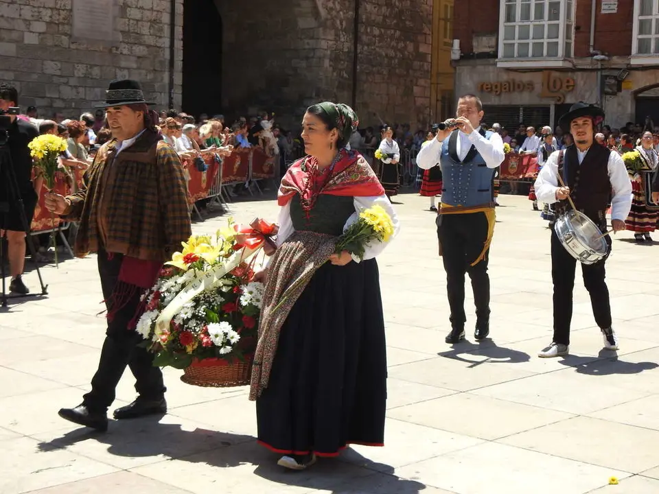OFRENDA FLORAL BURGOS 29 DE JUNIO (147)