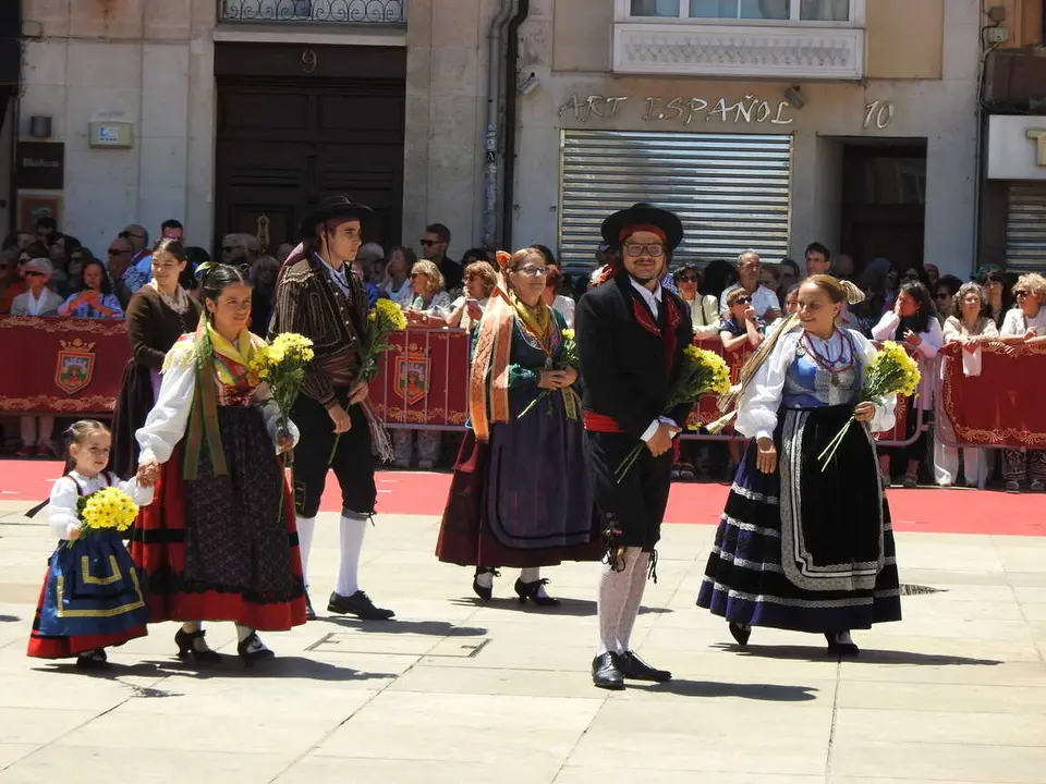 OFRENDA FLORAL BURGOS 29 DE JUNIO (148)