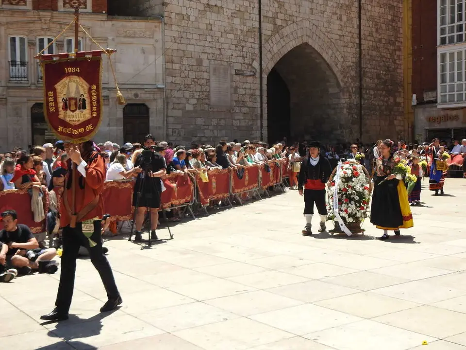 OFRENDA FLORAL BURGOS 29 DE JUNIO (150)