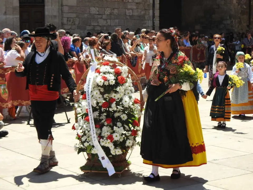 OFRENDA FLORAL BURGOS 29 DE JUNIO (151)