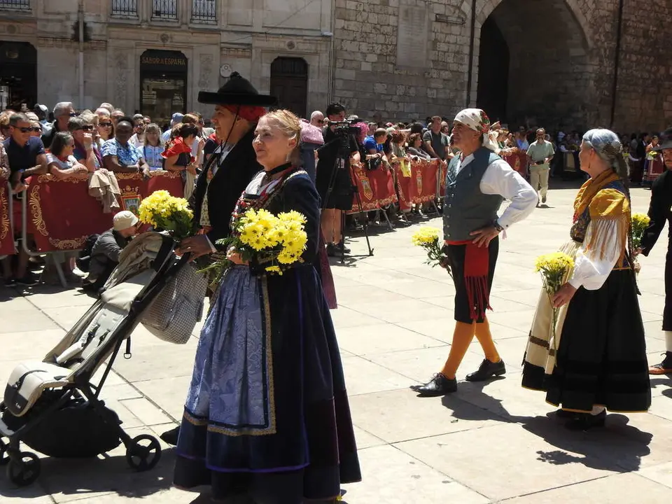 OFRENDA FLORAL BURGOS 29 DE JUNIO (156)