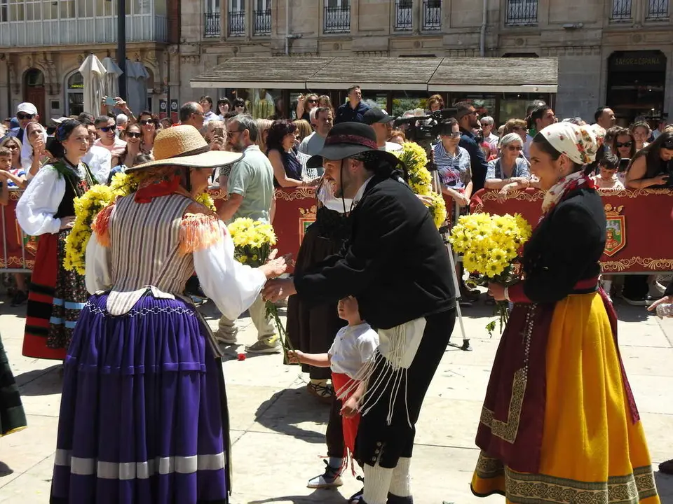 OFRENDA FLORAL BURGOS 29 DE JUNIO (157)