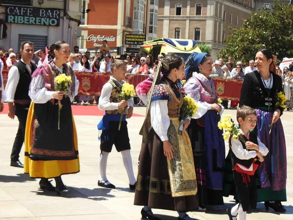 OFRENDA FLORAL BURGOS 29 DE JUNIO (158)