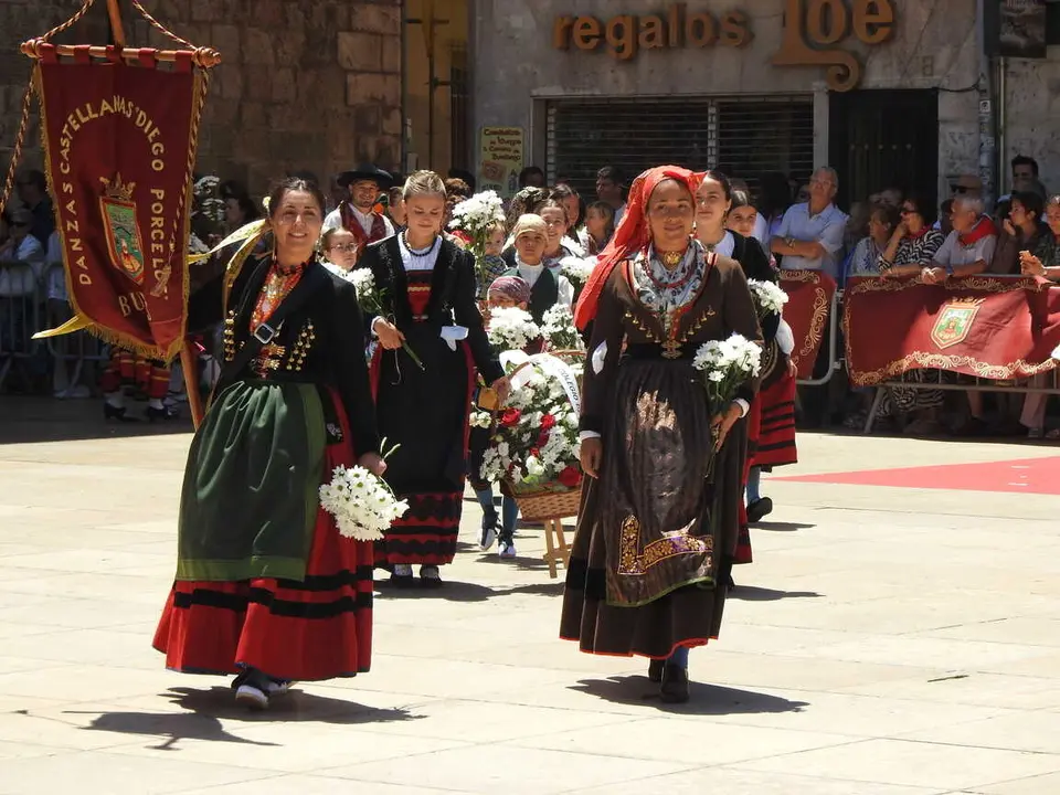 OFRENDA FLORAL BURGOS 29 DE JUNIO (160)