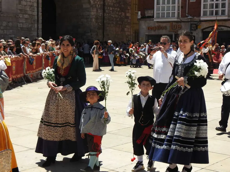 OFRENDA FLORAL BURGOS 29 DE JUNIO (163)