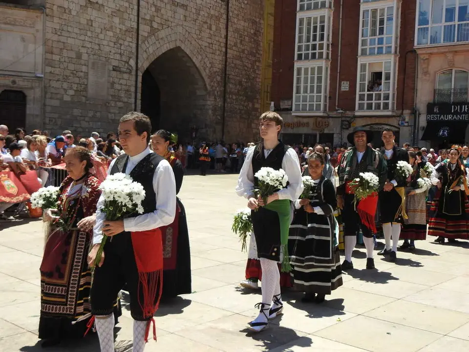 OFRENDA FLORAL BURGOS 29 DE JUNIO (176)