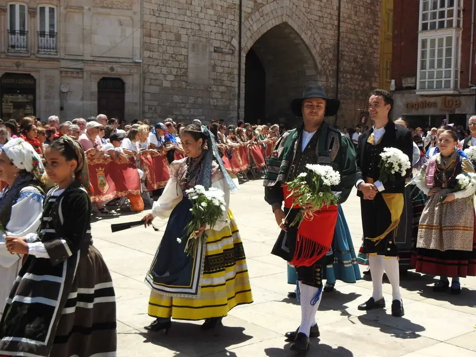 OFRENDA FLORAL BURGOS 29 DE JUNIO (177)