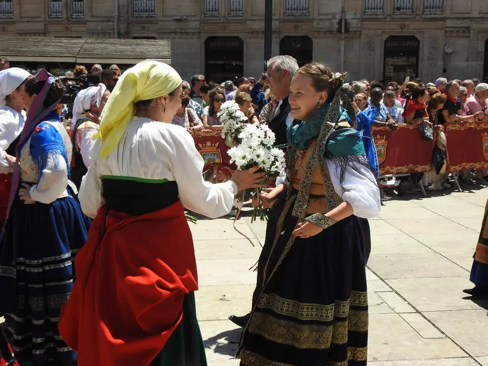 OFRENDA FLORAL BURGOS 29 DE JUNIO (178)