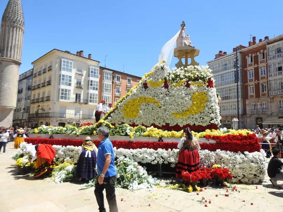 OFRENDA FLORAL BURGOS 29 DE JUNIO (181)