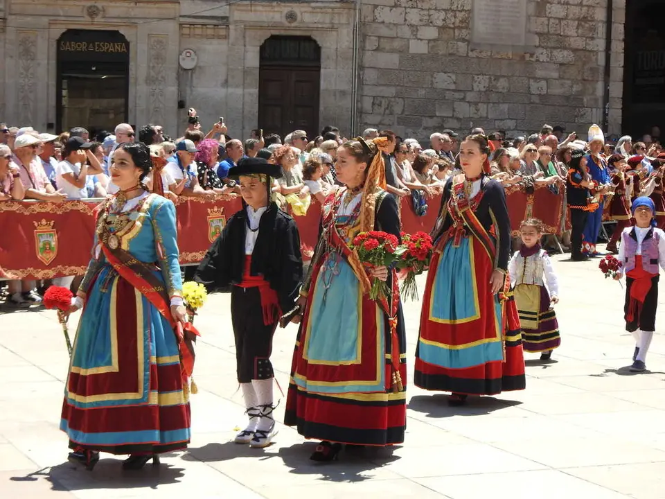 OFRENDA FLORAL BURGOS 29 DE JUNIO (183)