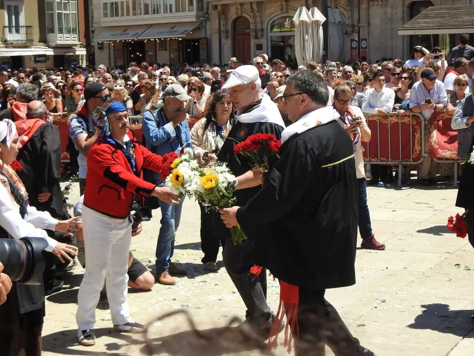OFRENDA FLORAL BURGOS 29 DE JUNIO (186)