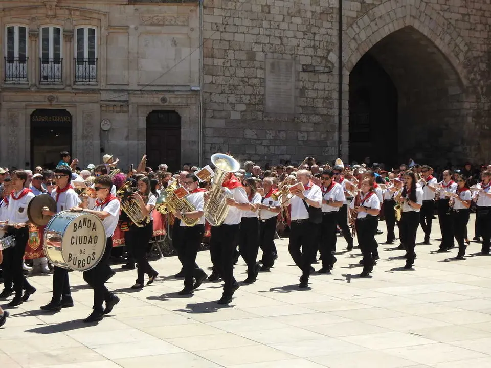 OFRENDA FLORAL BURGOS 29 DE JUNIO (187)