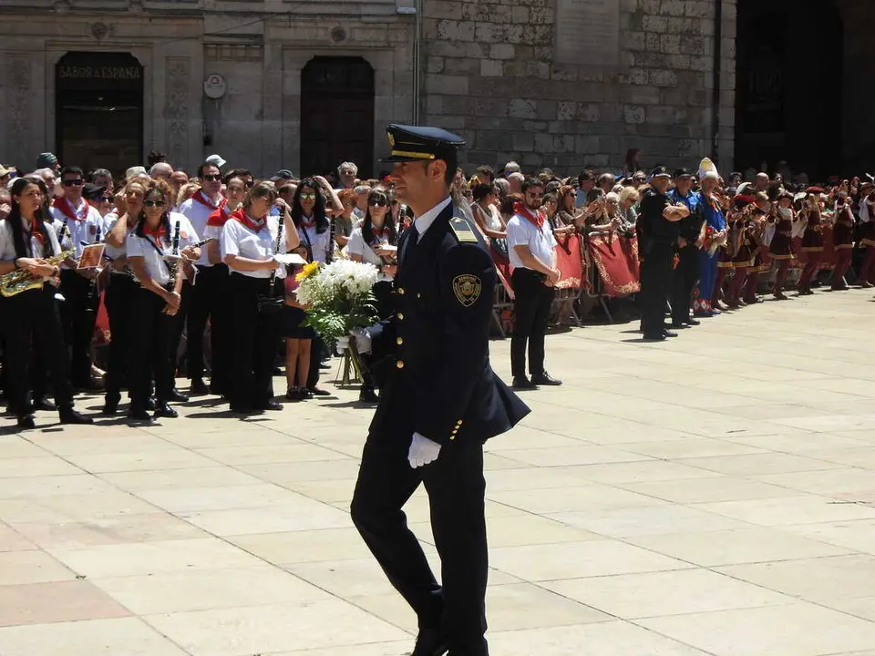 OFRENDA FLORAL BURGOS 29 DE JUNIO (190)