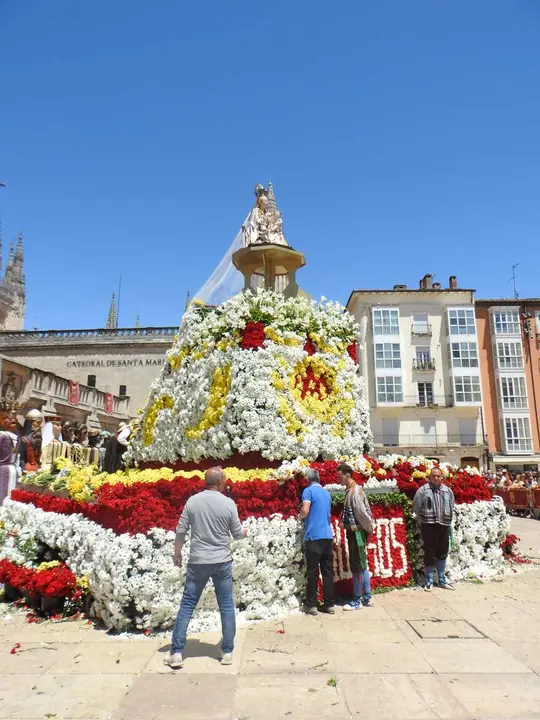 OFRENDA FLORAL BURGOS 29 DE JUNIO (199)