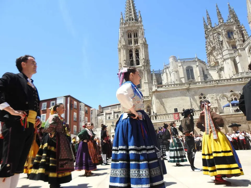 OFRENDA FLORAL BURGOS 29 DE JUNIO (210)