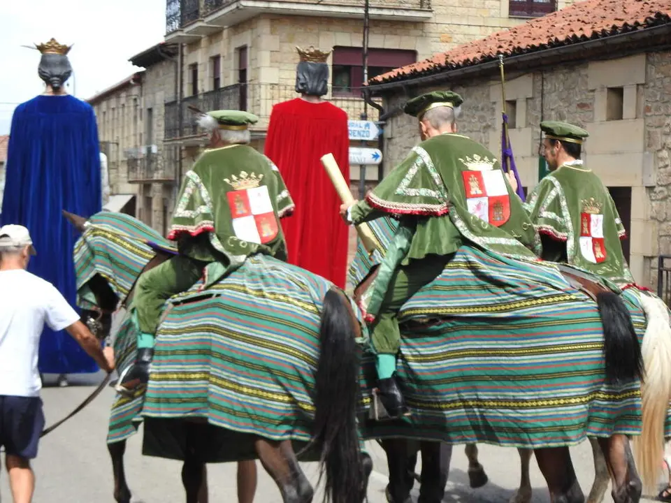 PASACALLES Y PREG&Oacute;N EN COVALEDA (7)
