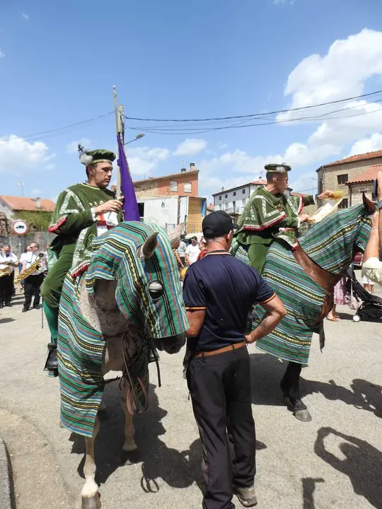PASACALLES Y PREG&Oacute;N EN COVALEDA (10)