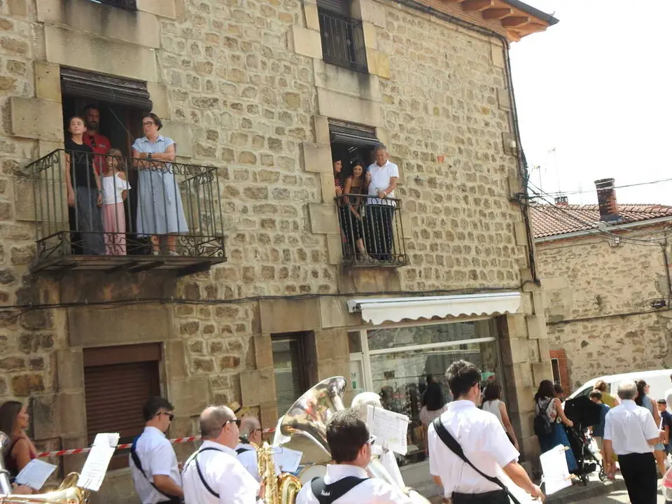 PASACALLES Y PREG&Oacute;N EN COVALEDA (16)