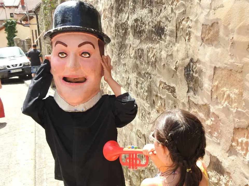 PASACALLES Y PREG&Oacute;N EN COVALEDA (18)