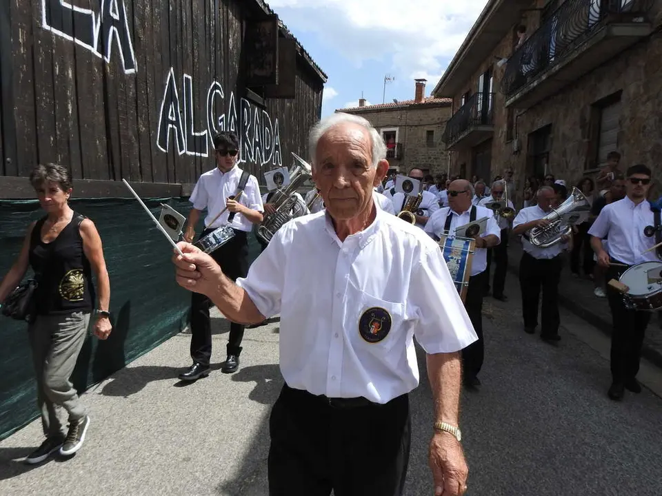 PASACALLES Y PREG&Oacute;N EN COVALEDA (20)