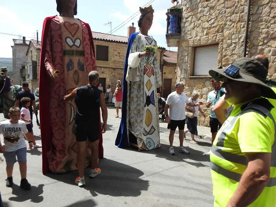 PASACALLES Y PREG&Oacute;N EN COVALEDA (21)