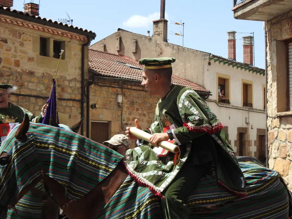 PASACALLES Y PREG&Oacute;N EN COVALEDA (25)