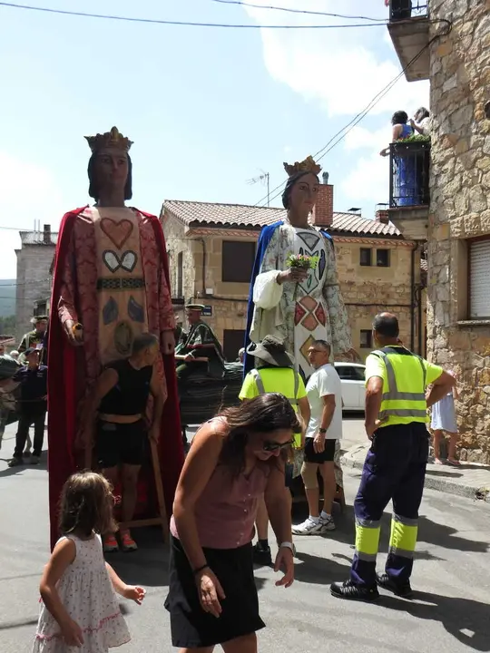 PASACALLES Y PREG&Oacute;N EN COVALEDA (26)