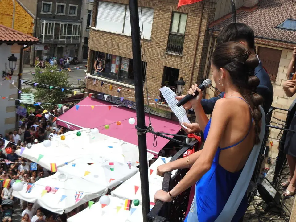 PASACALLES Y PREG&Oacute;N EN COVALEDA (78)