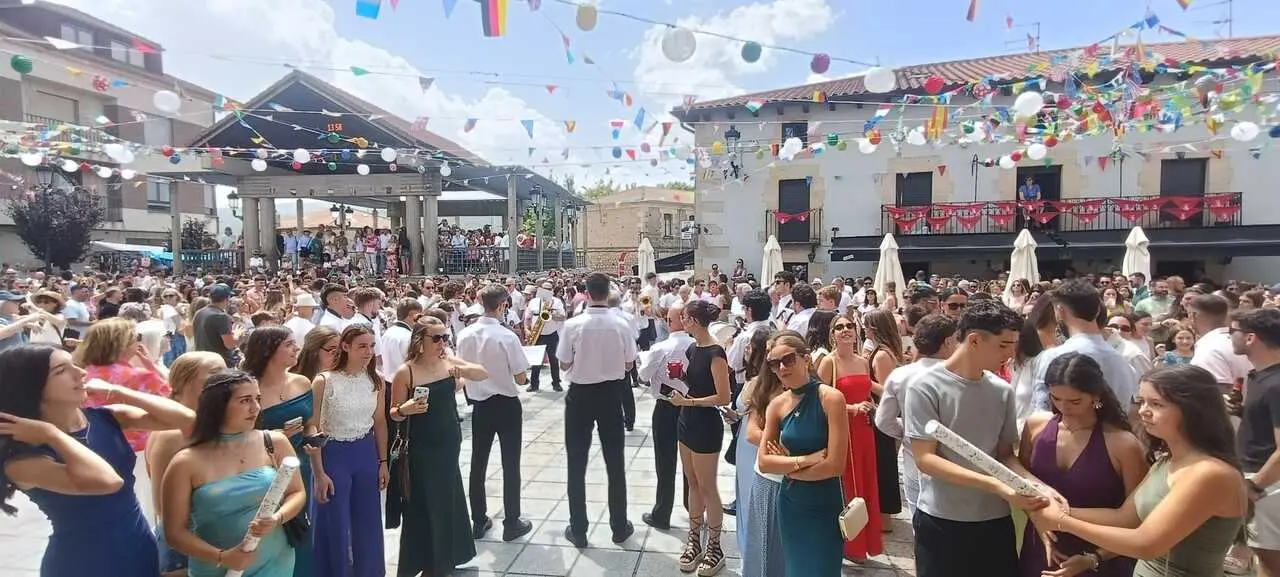 PASACALLES Y PREG&Oacute;N EN COVALEDA (89)