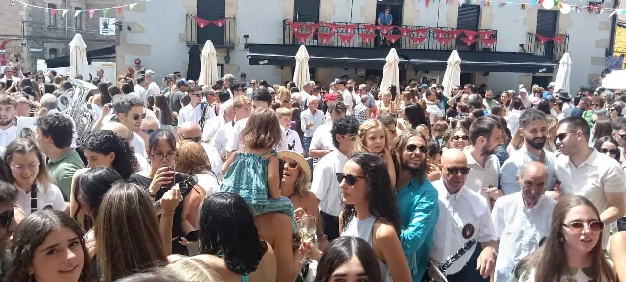 PASACALLES Y PREG&Oacute;N EN COVALEDA (91)