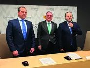 Momento de la firma del convenio en las instalaciones de Cajaviva