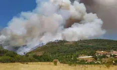 Humo del incendio registrado en Monterrubio en el verano del 2024
