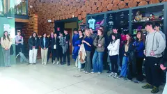 Los estudiantes holandeses durante la visita a la Casa de la madera