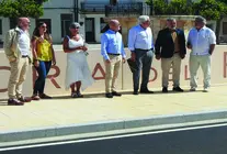 Autoridades analizando el asfalto tras las reformas de la v&iacute;a N-234