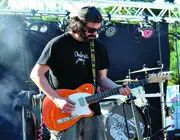 Uno de los muchos guitarristas que amenizaron la jornada en el Pinares Rock