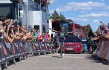 Nairo Quintana entrando en meta en las Lagunas de Neila (2013)