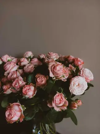  Qué simbolizan las flores funerarias y cómo elegir un arreglo adecuado 