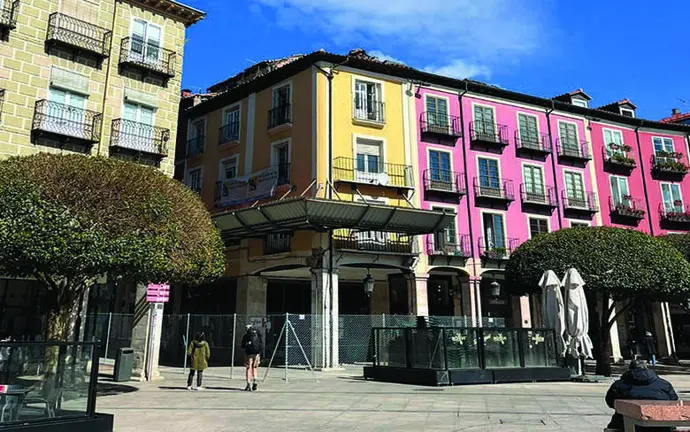 El edificio en Cardenal Segura ha sido vallado por seguridad