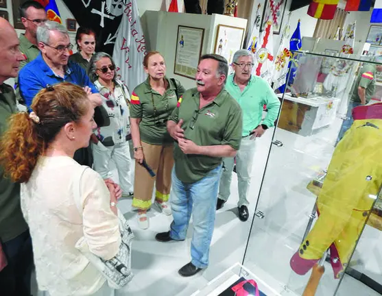 Jes&uacute;s Dolado present&oacute; las casacas de la Guerra de la independencia.